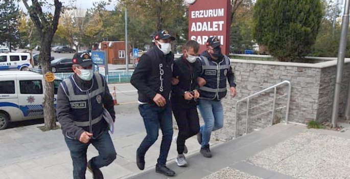 Isparta’dan geldi, maske takıp gasp etti