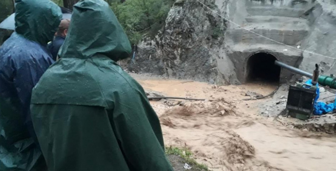 İspir’de kayıp işçi aranırken tünel yeniden suyla doldu