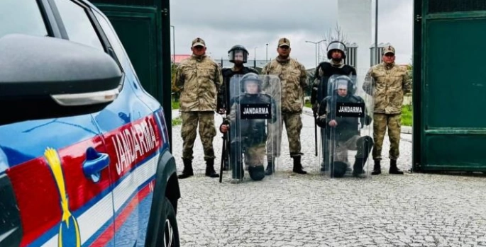 Jandarma 53 düzensiz göçmen yakaladı