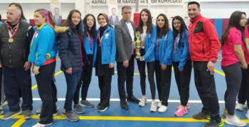 Badmintonda gümüş kupa Erzurum’a