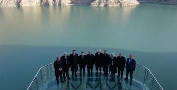 Bakan Karaismailoğlu, Türkiye’nin en büyük cam terasını gezdi