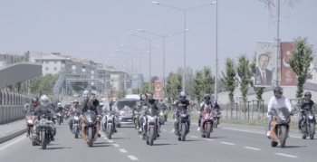 Bu da motosikletli düğün alayı