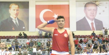 Büyükşehirin boksörü Demirceylan Avrupa Şampiyonu