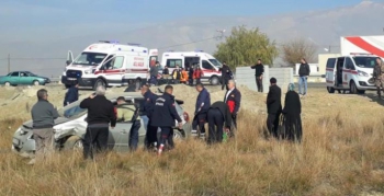 Erzincan’da otomobil şarampole uçtu: 2’si ağır 4 yaralı