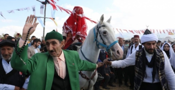 Geleneksel Türk Oyunları programı renkli görüntülere sahne oldu