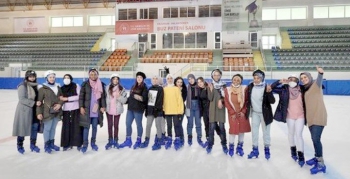 Misafir öğrenciler buz pateninde