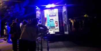 Motosikletle yayalara çarpıp kaçtı