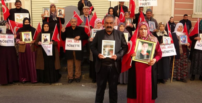 Kardeş nöbeti için Diyarbakır’a gitti