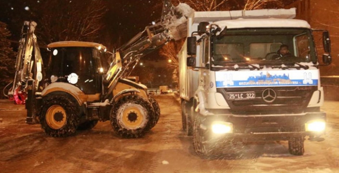 Karın başkenti Erzurum’da ekipler seferber oldu