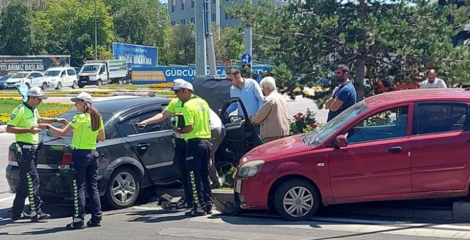 Kavşakta kafa kafaya facia: 6 yaralı