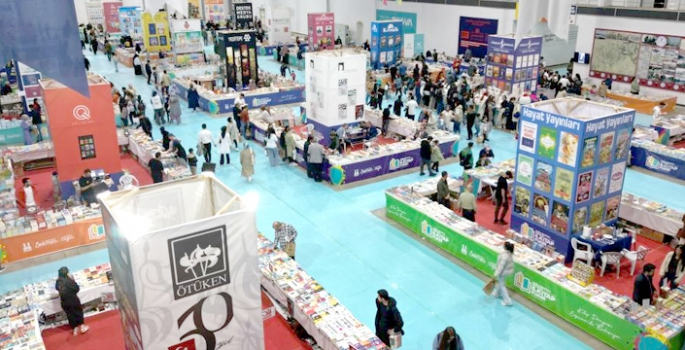 Kitap fuarına ziyaretçi akını