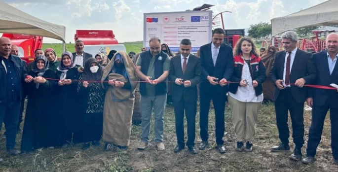 Kooperatifleşmeye tarım makinesi desteği