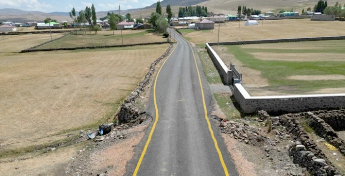 Köy yolları asfaltla tanışıyor