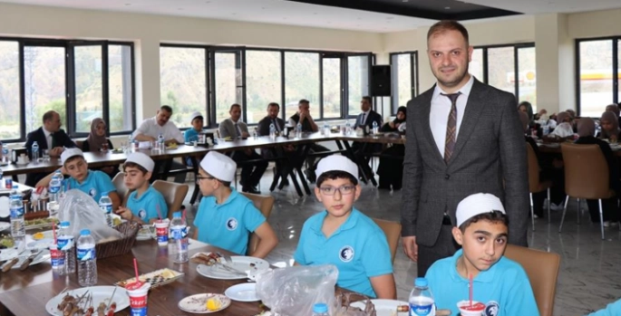 Kuran Kursu öğrencilerine cağ kebabı ikramı