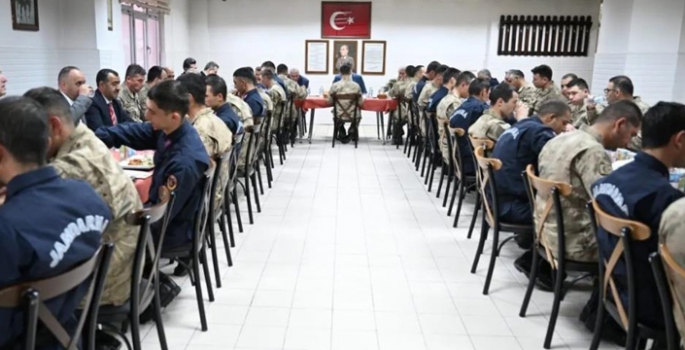 Mehmetçikle iftarda buluştular