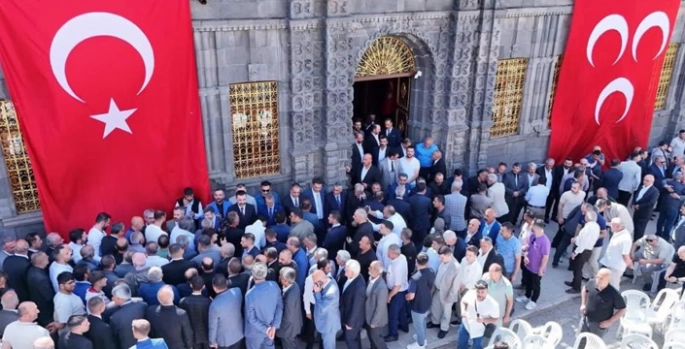 MHP’de yoğun katılımlı bayramlaşma