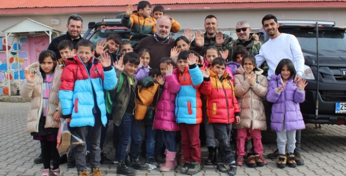 ‘Minik eller üşümesin’ diye yollardalar