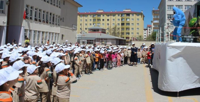 Miniklere su bilinci tiyatro ile aşılanıyor