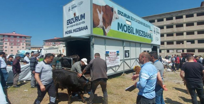 Mobil kurban kesim yerlerine yoğun ilgi