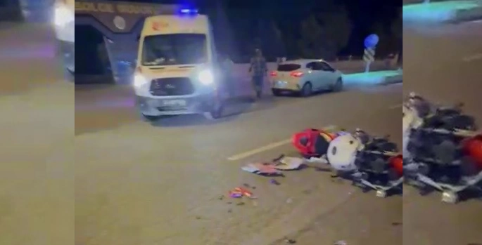 Motosiklet ile otomobil kafa kafaya çarpıştı