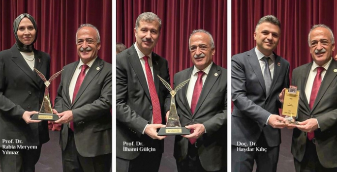 Ödülleri Erdoğan verdi;3 bilim insanına büyük onur