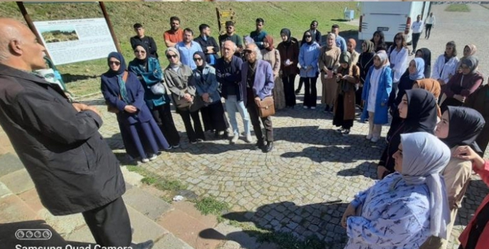 Öğrenciler 93 ruhunu dinledi