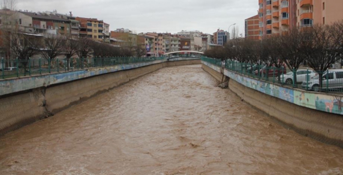 Oltu Çayının debisi yükseliyor