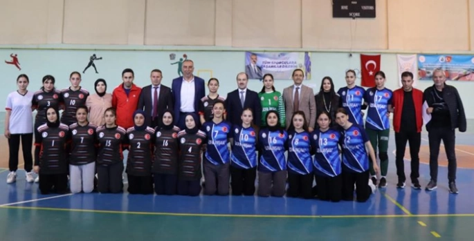 Oltu'da hentbolun şampiyonu belli oldu