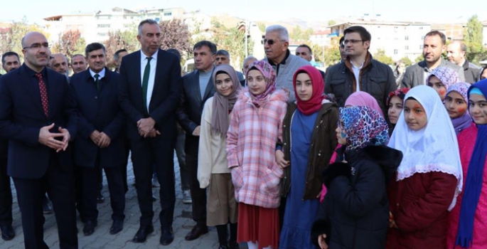 Oltu’da kuran kursları yararına hayır çarşısı