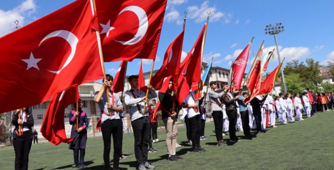 Oltu’da şölen havasında kutlama