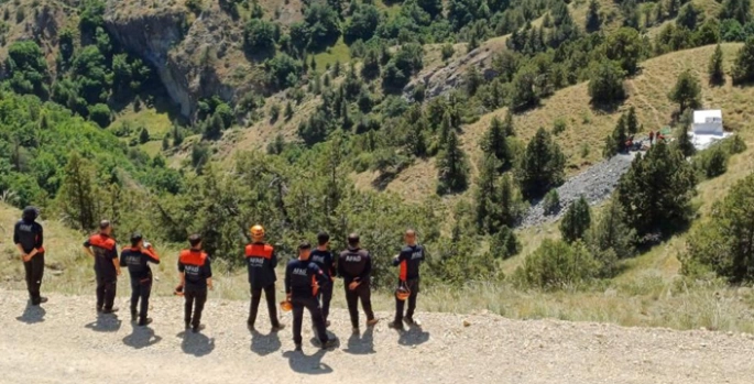 Oltu'da taş ocağı çöktü: 3 ölü