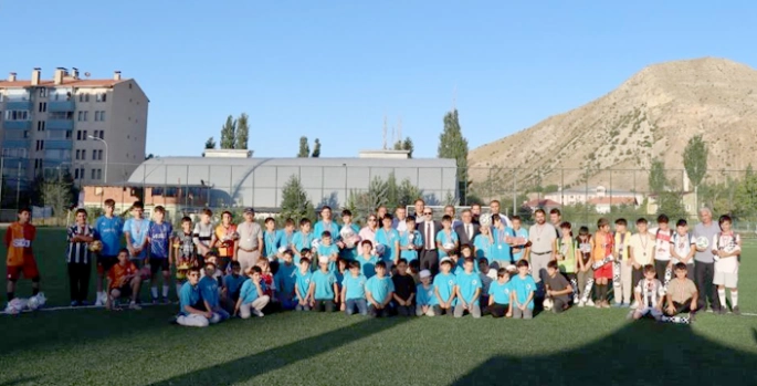 Oltu’da yaz kur’an kursları yeşil sahada yarıştı