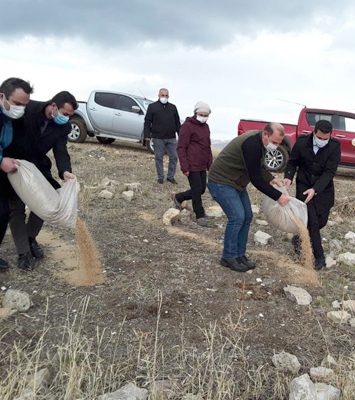 Olur’da yaban hayatı için doğaya yem bıraktılar