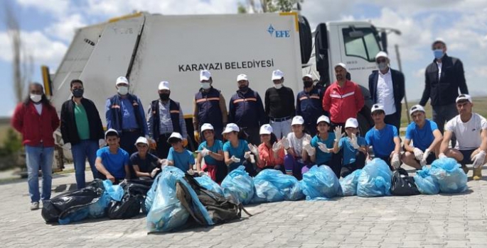 Önce çevre temizliği yaptılar sonra antrenman…