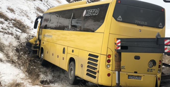 Otobüs yoldan çıktı
