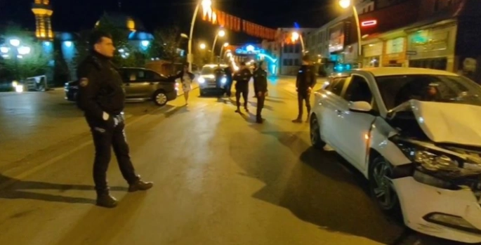 Otomobil içerisindeki tartışma kazaya neden oldu