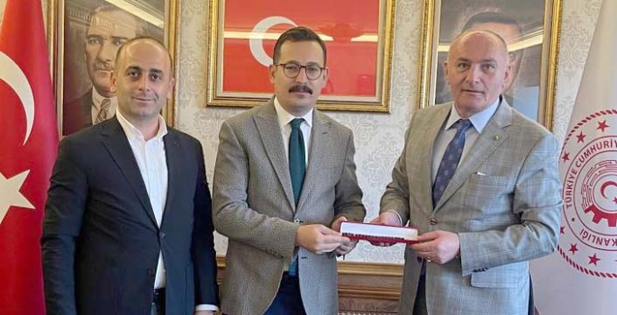 Özakalın’dan bürokrasi çıkarması