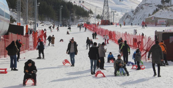 Palandöken hafta sonu doldu taştı