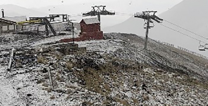 Palandöken’in zirvesi beyaza büründü