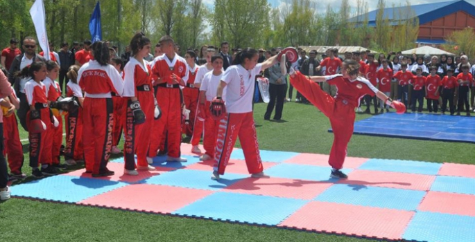 Pasinler’de etkinliklerle kutlandı