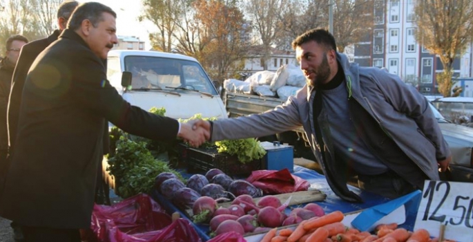 Pazarcılar Vali Çiftçi’den kapalı alan istedi