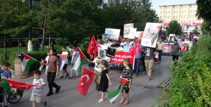 Sağlık çalışanları 90 haftadır Gazze için yürüyor