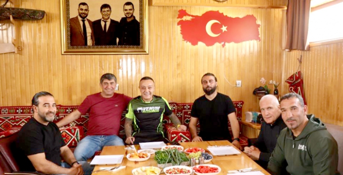 Şampiyona Oltu'da cağ kebabı dopingi