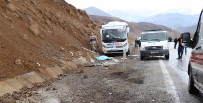 Servis aracı yoldan çıktı: 1 ölü, 11 yaralı