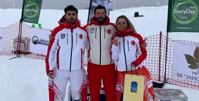 Sıla Kara Bosna fıs yarışını 2 bronzla tamamladı