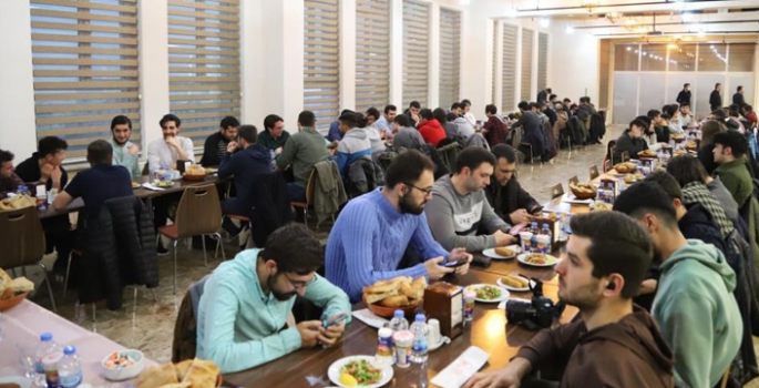 Sunar gençleri iftarda ağırladı