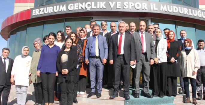 Taşkesenligil personelle vedalaştı