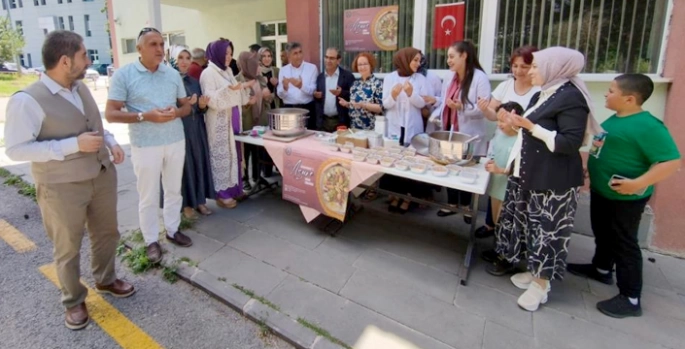 Teknik Meslek Yüksekokulundan aşure ikramı