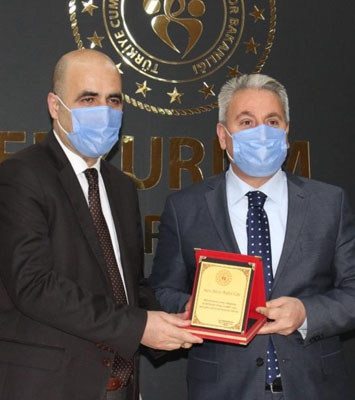 Tilkidöğen’e pastalı plaketli uğurlama