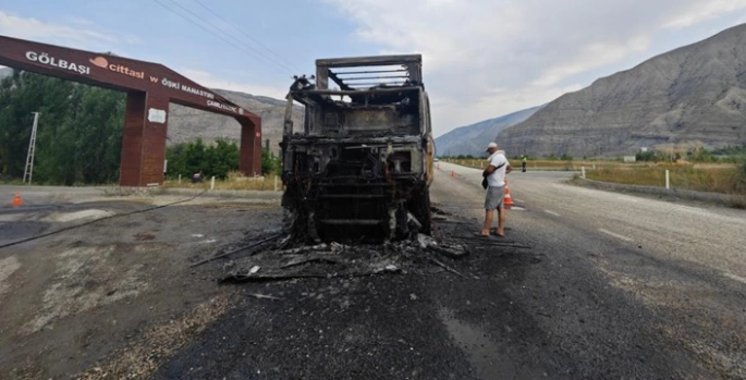 Tır alev alev yandı
